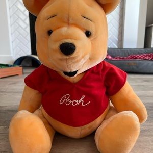 Rare 1990 Winnie the Pooh with white lettering on shirt